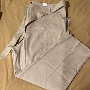 New with tag cropped pants